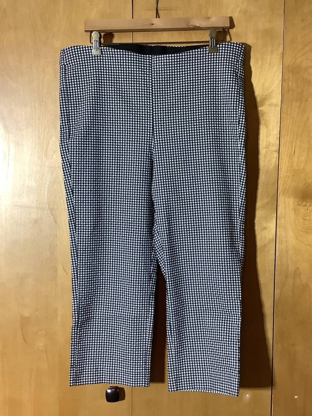 Chico’s black & white gingham capris, size 16